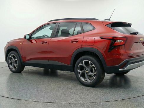 Used 2025 Chevrolet Trax LT image 6