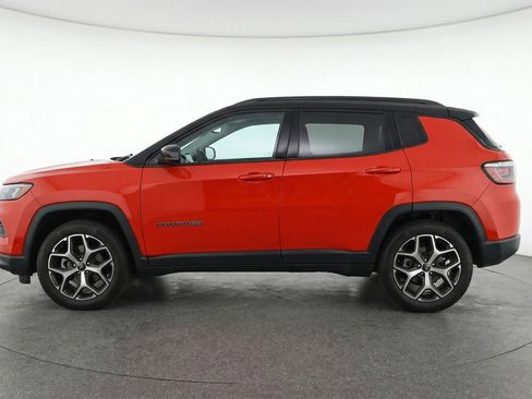 Used 2025 Jeep Compass Limited AWD/4WD image 5