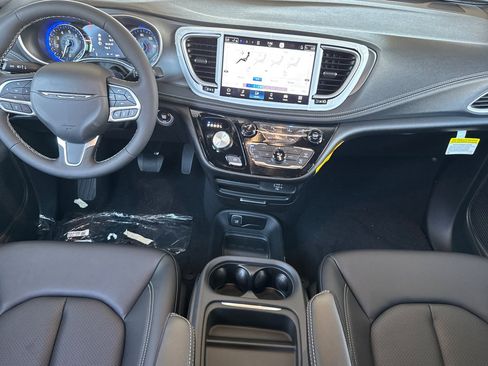 New 2027 Chrysler Pacifica Select FWD image 12