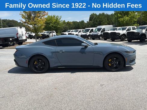 Used 2025 Ford Mustang Coupe RWD image 8