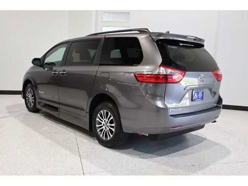 Used 2020 Toyota Sienna XLE FWD image 8