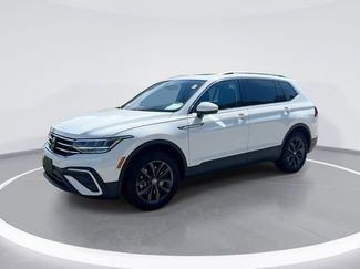 Certified 2022 Volkswagen Tiguan SE w/ Panoramic Sunroof Package image 1
