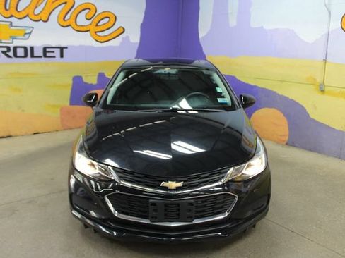 Used 2017 Chevrolet Cruze LT w/ LT True North Edition FWD image 3