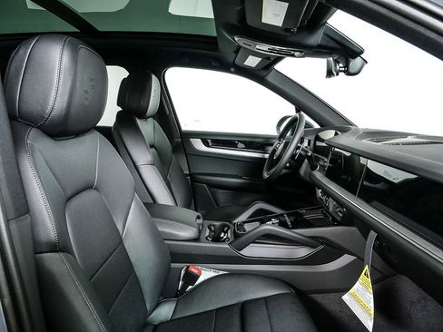 New 2026 Porsche Cayenne image 24