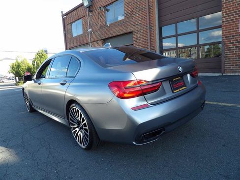 Used 2018 BMW 750i w/ Executive Package RWD image 3