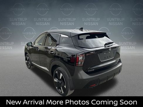 Certified 2025 Nissan Kicks SR image 2