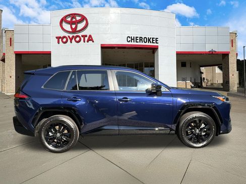 Used 2026 Toyota RAV4 SE w/ Convenience Package AWD/4WD image 4