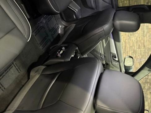 Used 2025 Buick Enclave Preferred AWD/4WD image 32