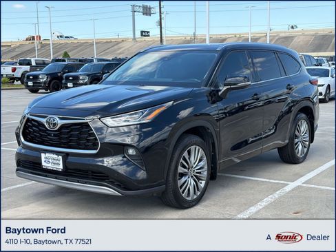 Used 2022 Toyota Highlander Platinum image 1