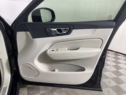 Certified 2025 Volvo XC60 T8 Plus w/ Protection Package Premier AWD/4WD image 39