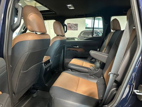 Used 2026 Lexus GX 550 w/ Accessory Package (2T) AWD/4WD image 35