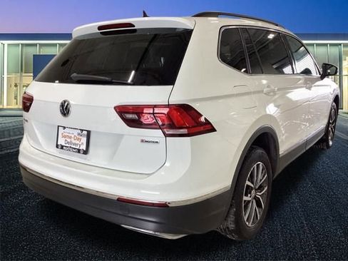 Used 2020 Volkswagen Tiguan SE w/ Panoramic Sunroof Package image 16