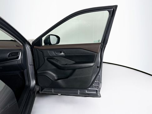 Used 2023 Nissan Rogue SV w/ SV Premium B Package FWD image 32