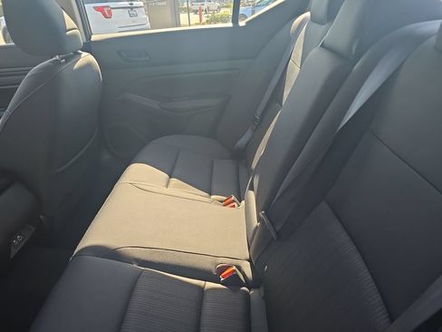 Used 2025 Nissan Altima 2.5 SV FWD image 21