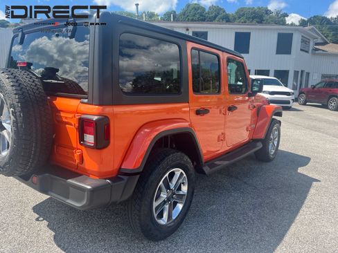 Used 2018 Jeep Wrangler Unlimited Sahara AWD/4WD image 7