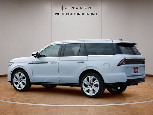 Used 2025 Lincoln Navigator Black Label AWD/4WD image 7