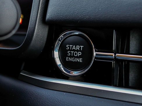 New 2025 Mitsubishi Outlander SE image 23