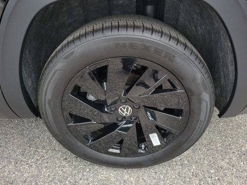 New 2026 Volkswagen Atlas SE FWD image 32