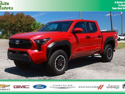 Used 2025 Toyota Tacoma TRD Off-Road AWD/4WD image 1