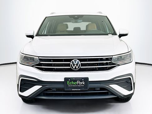 Used 2023 Volkswagen Tiguan SE AWD/4WD image 2