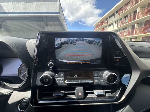 Used 2023 Toyota Highlander L FWD image 17