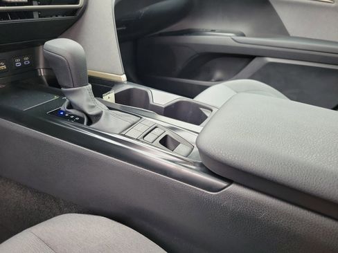 Used 2025 Toyota Camry LE w/ Convenience Package image 29