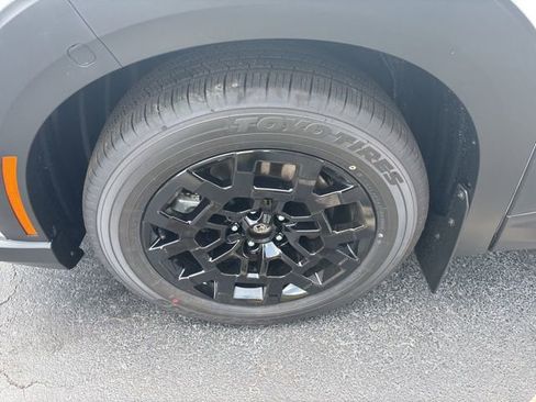 New 2025 Mitsubishi Outlander SE image 9