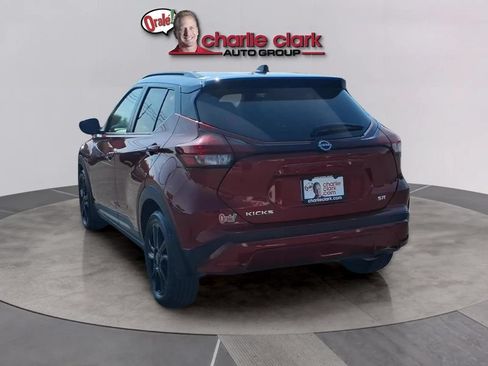 Used 2023 Nissan Kicks SR w/ SR Premium Package FWD image 3