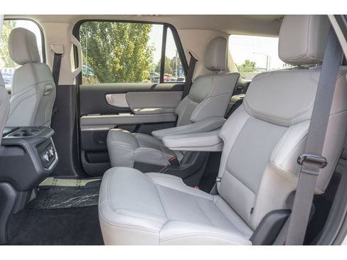 Used 2025 Ford Expedition Active AWD/4WD image 14