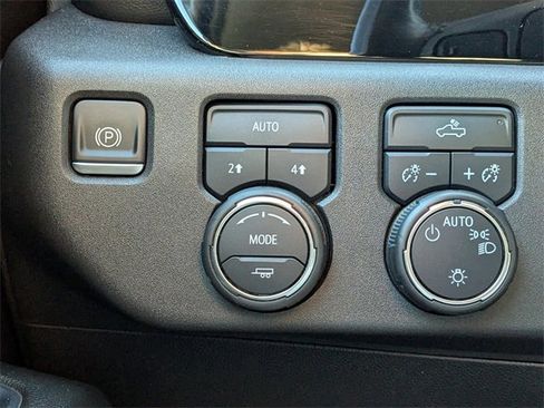 Used 2022 Chevrolet Silverado 1500 LT image 19