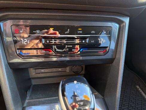 Used 2024 Volkswagen Tiguan SE image 24