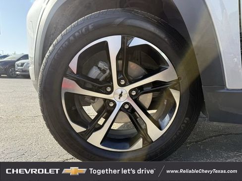 Used 2025 Chevrolet Trax RS w/ Sunroof Package FWD image 10