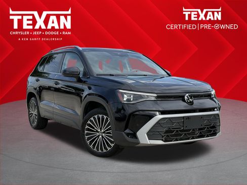 Used 2025 Volkswagen Taos SE FWD image 1