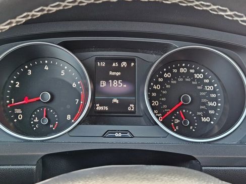 Used 2021 Volkswagen Tiguan SE w/ Panoramic Sunroof Package image 7