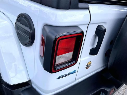 Used 2024 Jeep Wrangler Unlimited AWD/4WD image 32