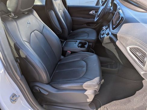 Used 2022 Chrysler Pacifica Touring-L w/ S Appearance Package image 26