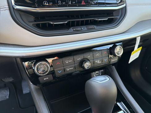 New 2026 Jeep Compass Limited AWD/4WD image 19
