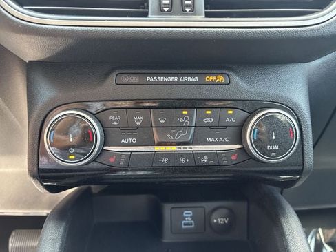 Used 2022 Ford Escape SE w/ SE Sport Appearance Package AWD/4WD image 18