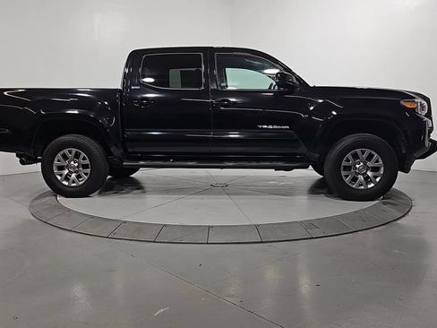 Used 2017 Toyota Tacoma SR5 w/ Tow Package AWD/4WD image 7