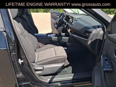 Used 2025 Nissan Rogue SV FWD image 31