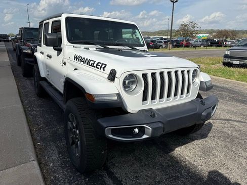 Used 2020 Jeep Wrangler Unlimited Sahara w/ Dual Top Group AWD/4WD image 4