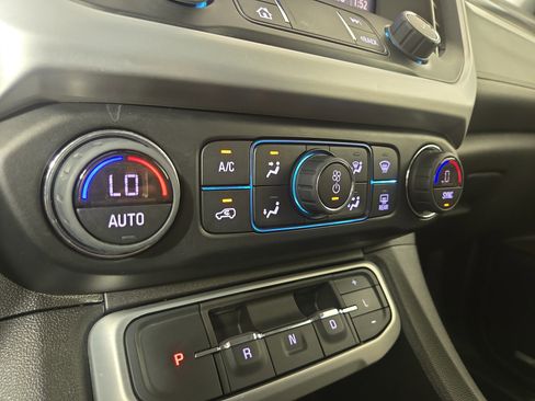 Certified 2023 GMC Acadia SLT AWD/4WD image 28