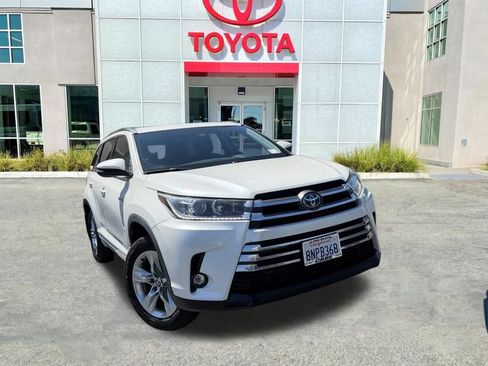 Used 2019 Toyota Highlander Limited AWD/4WD image 2
