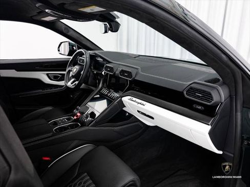 Used 2024 Lamborghini Urus S AWD/4WD image 32