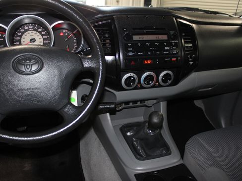 Used 2010 Toyota Tacoma PreRunner RWD image 13