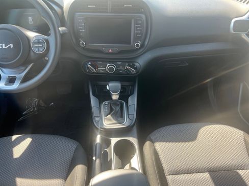 Used 2025 Kia Soul LX w/ LX Technology Package FWD image 39