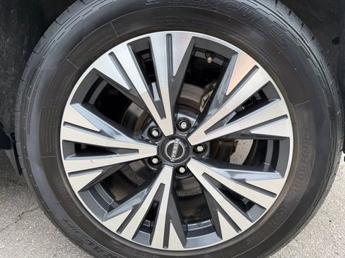 Used 2023 Nissan Rogue SV FWD image 29