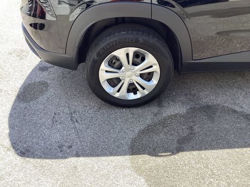 Used 2024 Chevrolet Trax LS FWD image 17