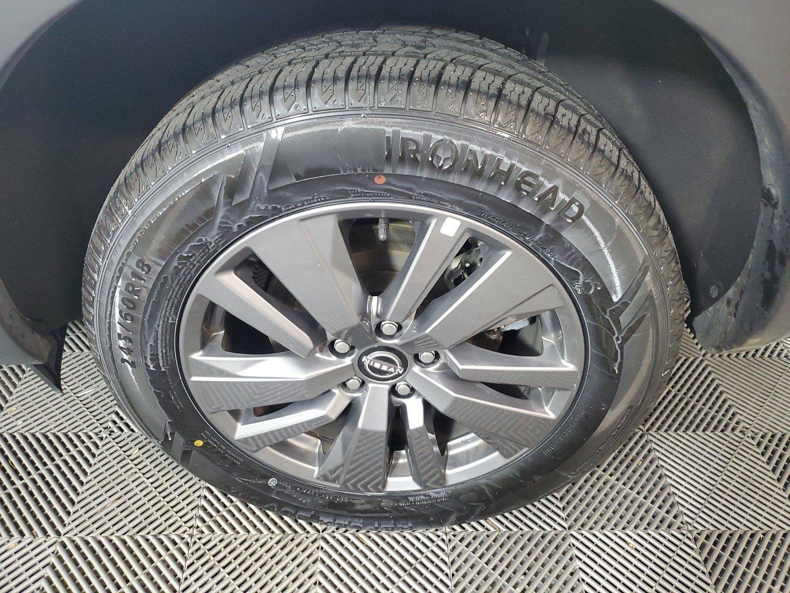 Used 2025 Nissan Pathfinder SV FWD image 9