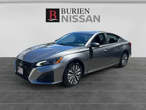 Used 2025 Nissan Altima 2.5 SV FWD image 1